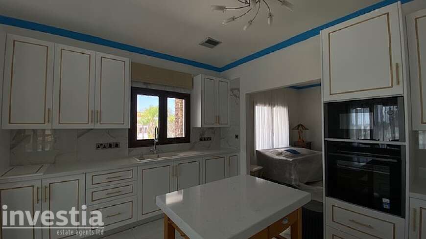 5 bdrm villa for rent/Pyla