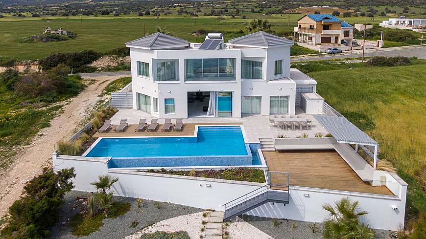 5 Bdrm beachfront house/Ayios Theodoros