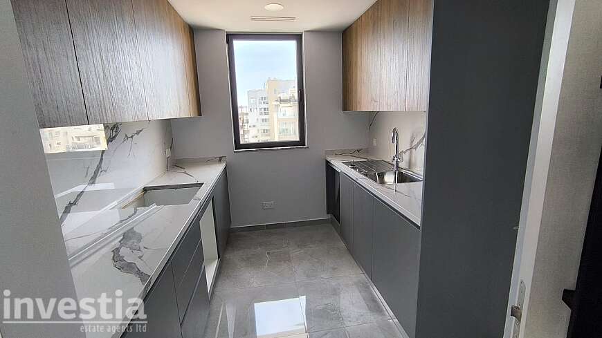3 bdrm brand new apt/ Mackenzie