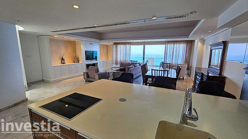 2 bdrm seafront penthouse/Finikoudes