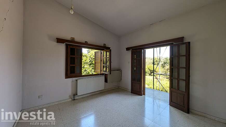 Charming Countryside Home For Sale on a Spacious Plot in Psevdas, Larnaca