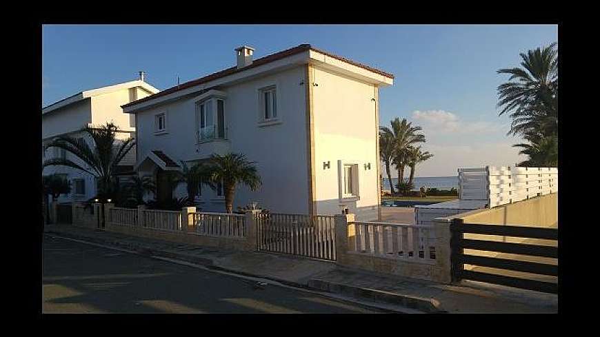 3 bdrm beach front house for sale/Pervolia
