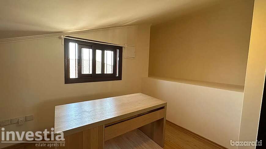3 bdrm upstairs house for rent/Kamares