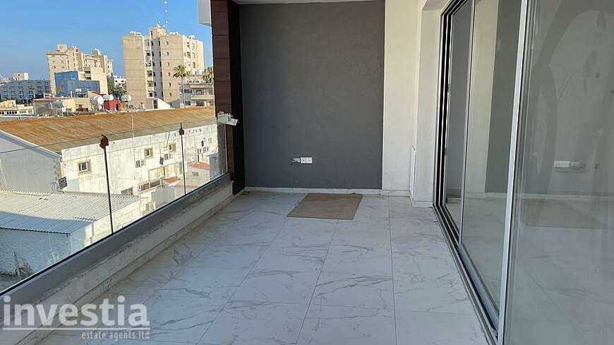 2 bdrm apt/port area