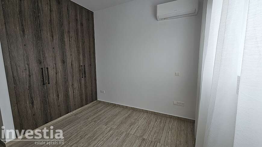 3 bdrm penthouse apartment for rent/Livadhia