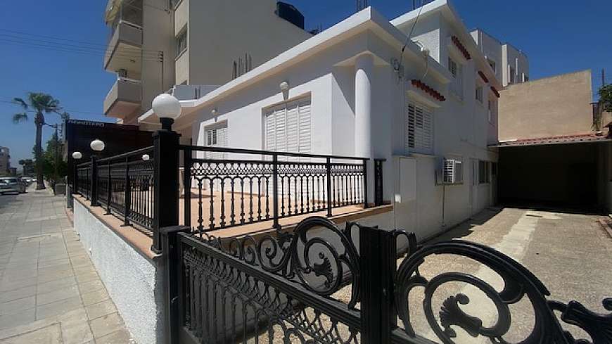 3 plus 2 bdrms house for rent/Dhrosia