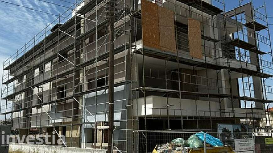 2 bdrm top floor apartment for sale/Larnaca