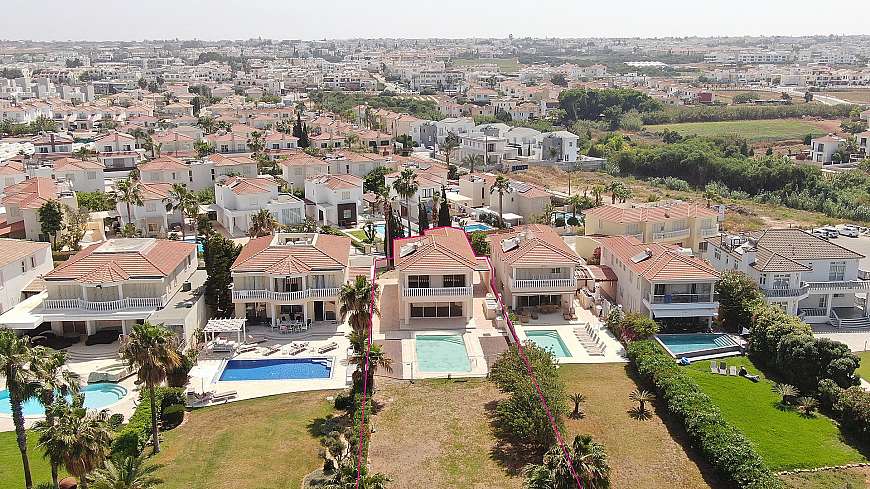 5 bdrm beachfront villa for sale/Protaras