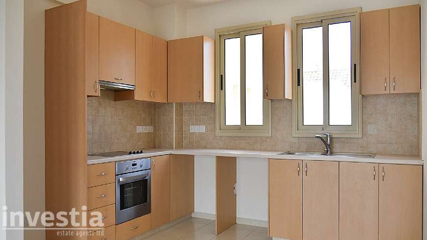 2 bdrm flat for sale/Port area