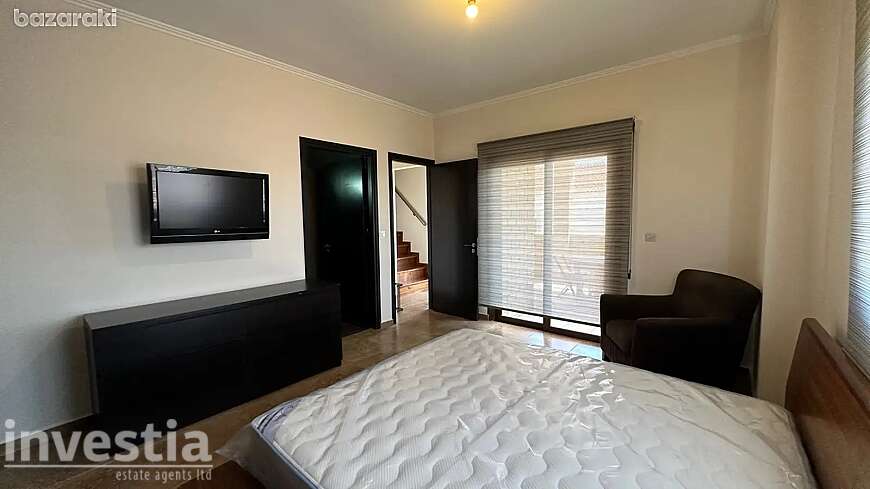 3 bdrm upstairs house for rent/Kamares