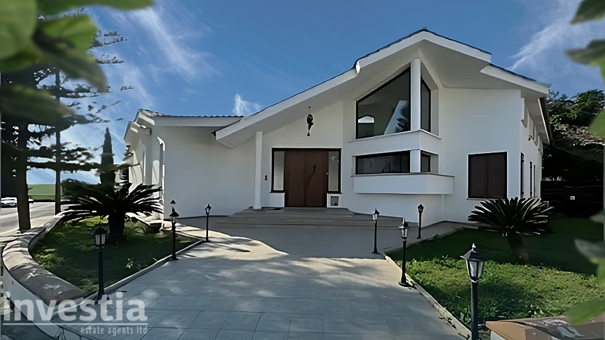 5 Bedroom Bungalow For Sale in Aradippou, Larnaca