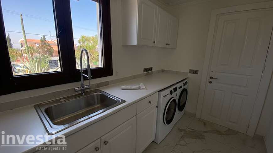 5 bdrm villa for rent/Pyla