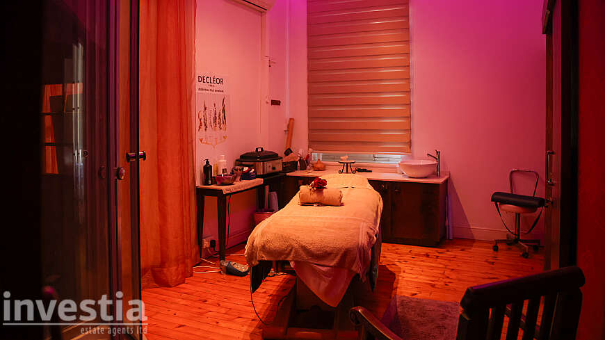 Beauty salon for rent/centre