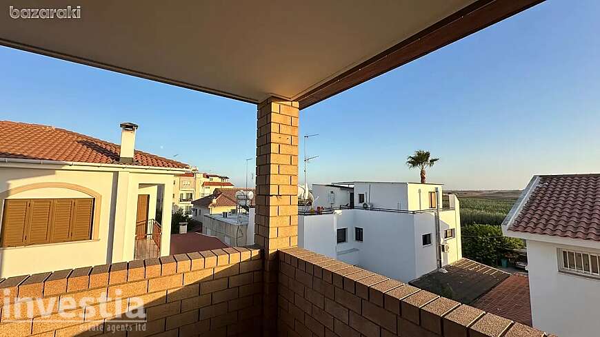 3 bdrm upstairs house for rent/Kamares
