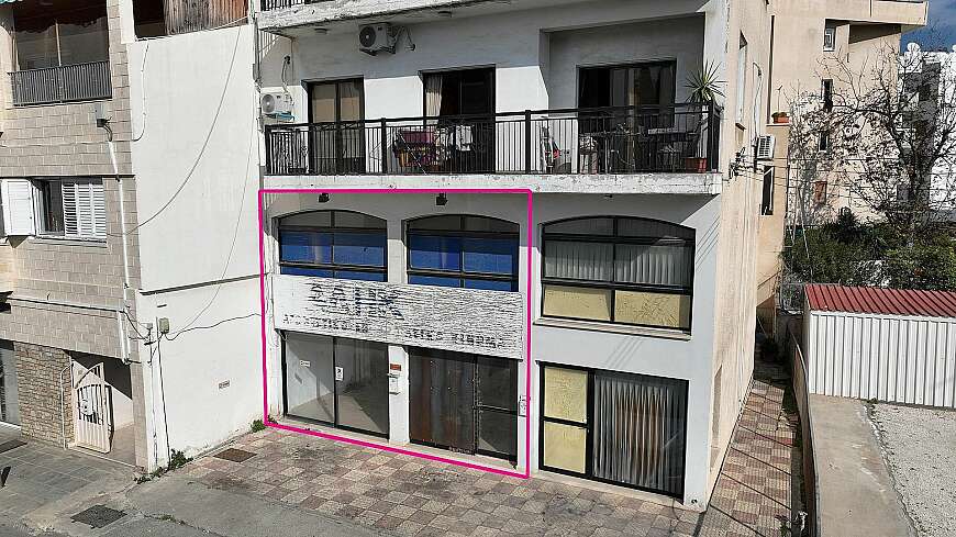 Shop with a mezzanine in Chrysopolitissa, Larnaca