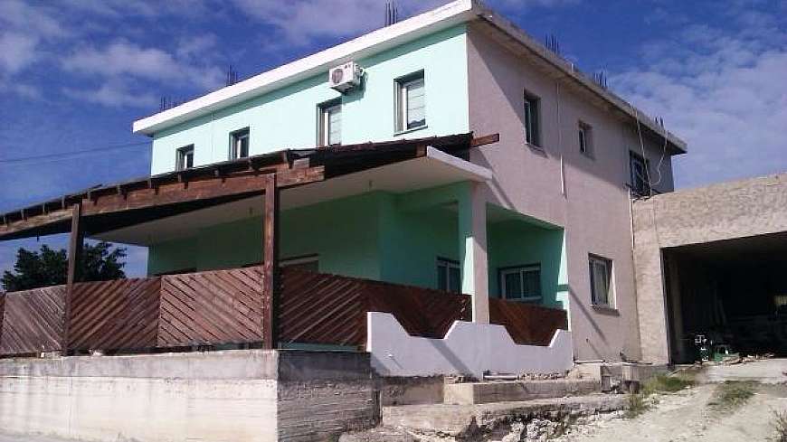 3 Bedroom Detached House For Sale, Agglisides