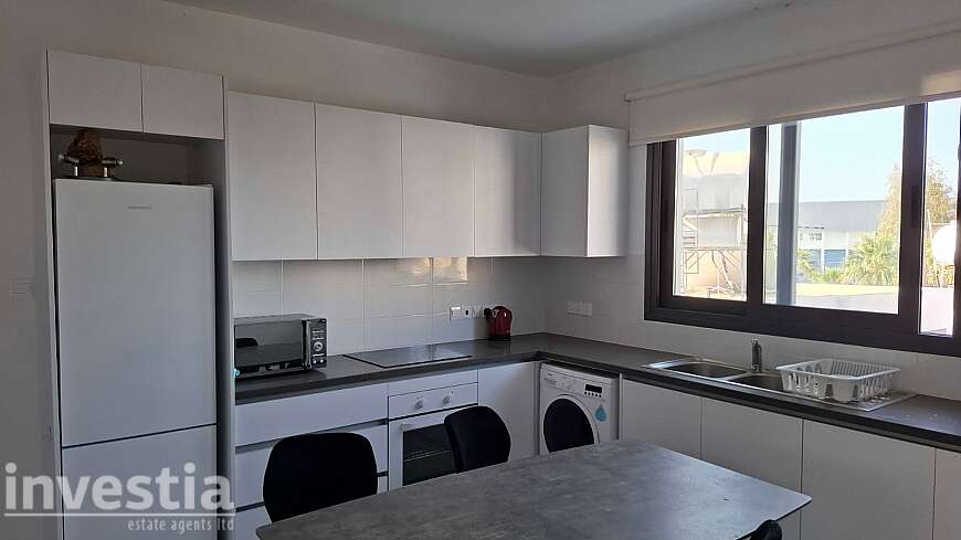 2 bdrm apt/center