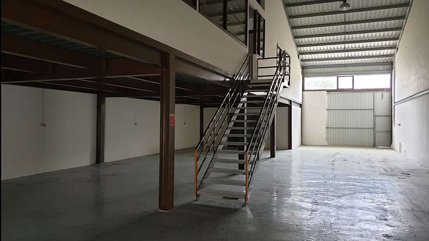 Warehouse for sale/Livadhia industrial area