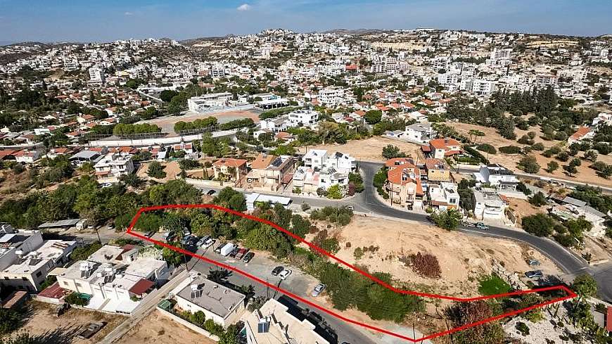 Shared residential field in Agia Fylaxis, Limassol