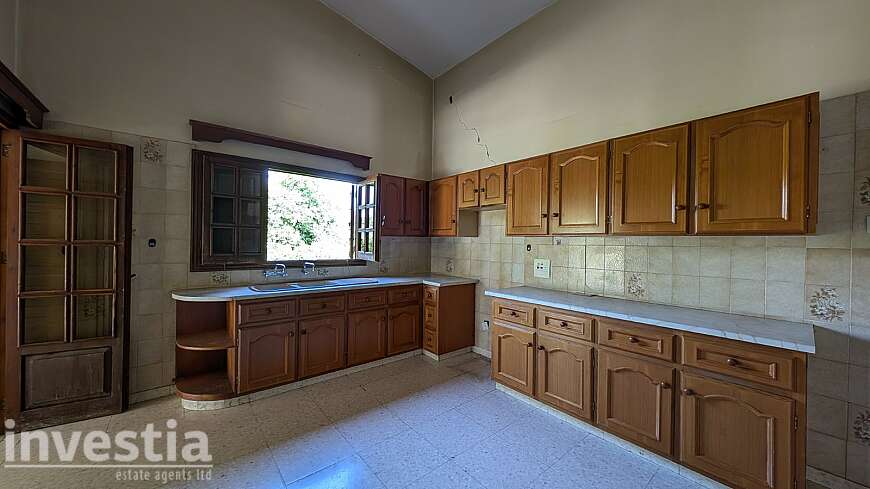 Charming Countryside Home For Sale on a Spacious Plot in Psevdas, Larnaca