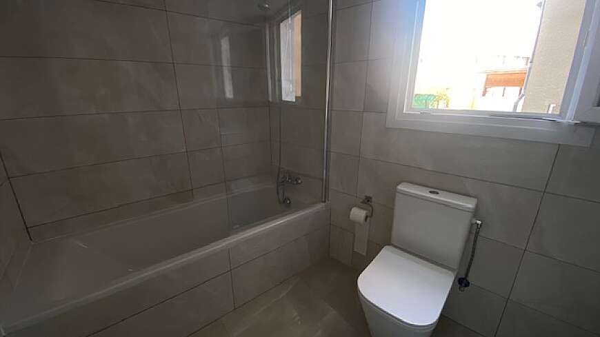 2 bdrm ground floor flat for rent/Larnaca centre