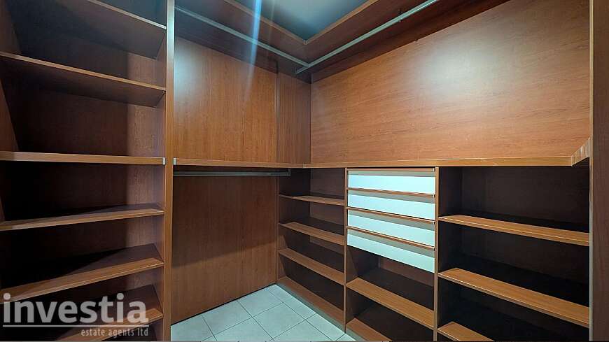5 bdrm house/Krassas area