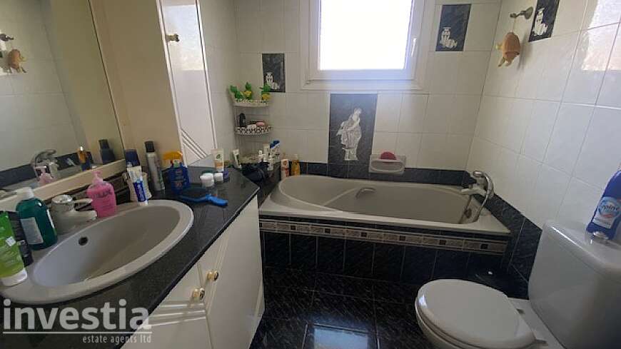 4 bdrm house for rent/Oroclini
