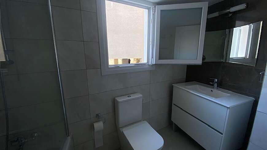 2 bdrm ground floor flat for rent/Larnaca centre