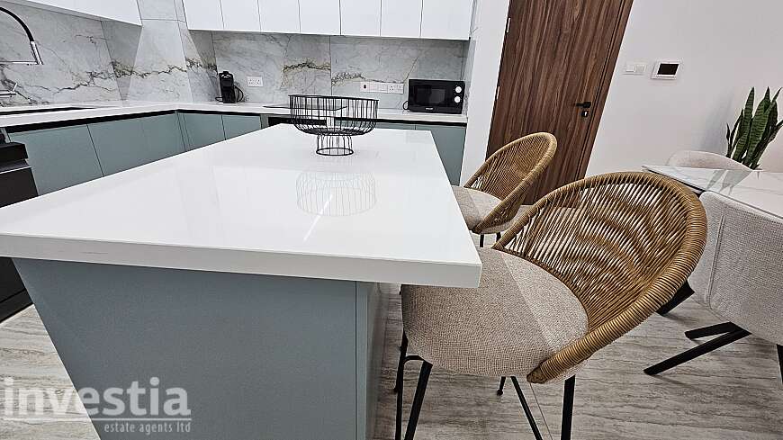3 bdrm penthouse apartment for rent/Livadhia
