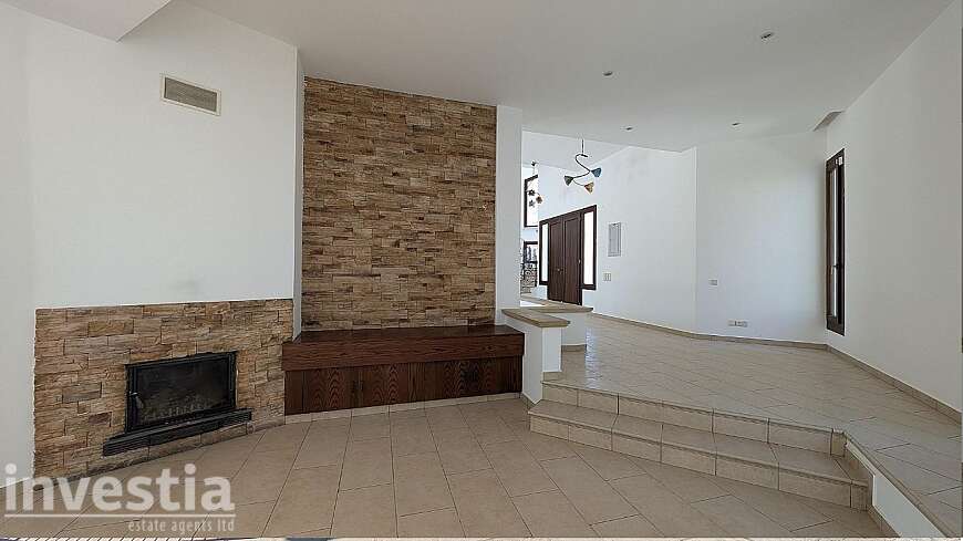 5 bdrm house/Krassas area