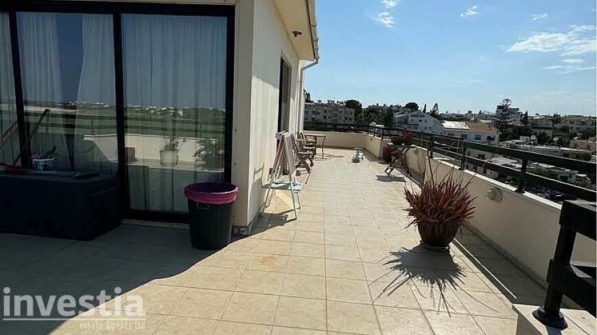 3 bdrm penthouse for rent/Kamares