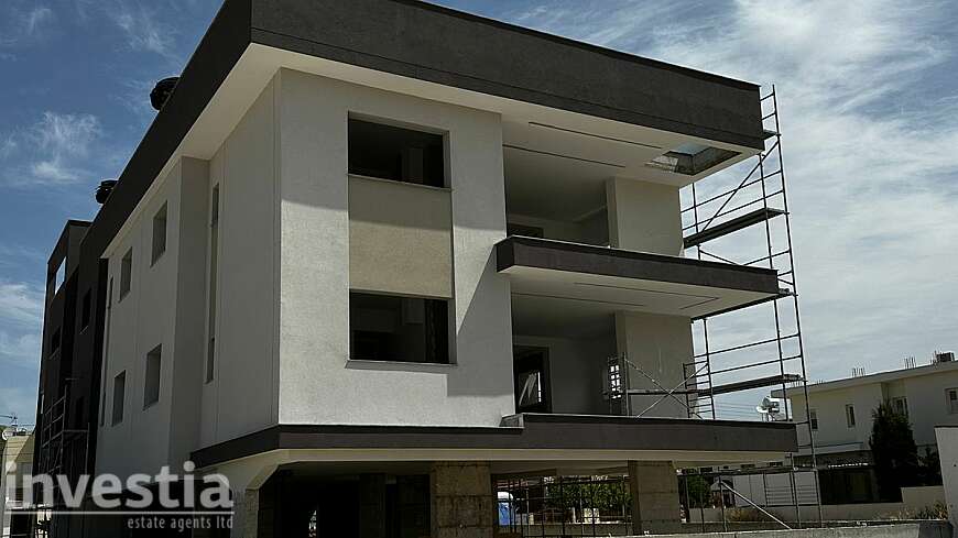 2 bdrm top floor apartment for sale/Larnaca