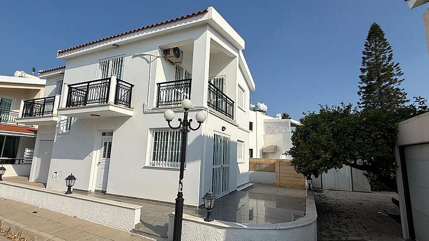 Deatached 3 bedroom house on the beach side,Larnaca-Dhekelia road.