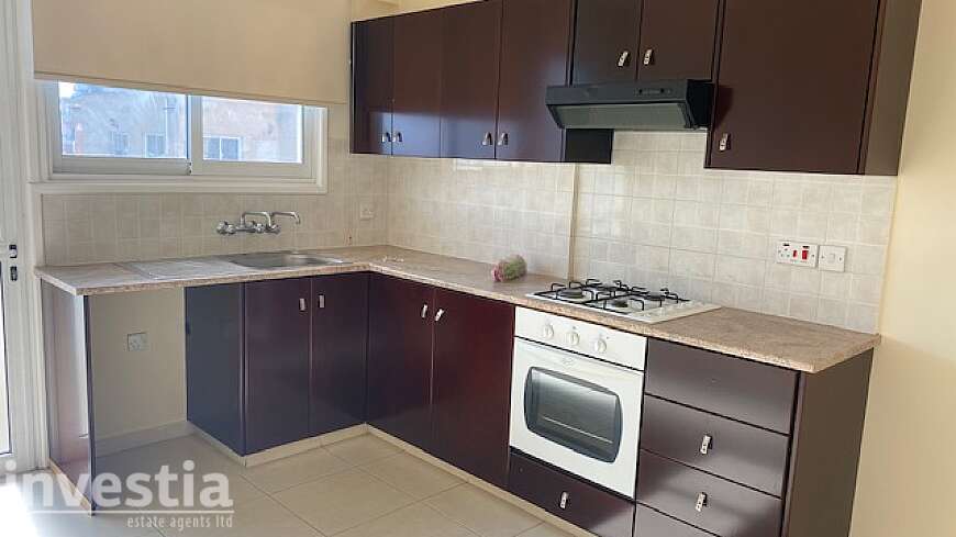 2 bdrm flat for rent/Port area