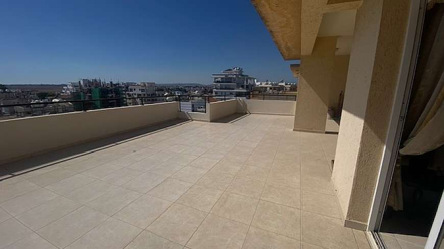 3 bdrm penthouse for rent/Dhrosia