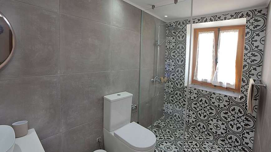 5 bdrm house for rent/Agios Theodoros