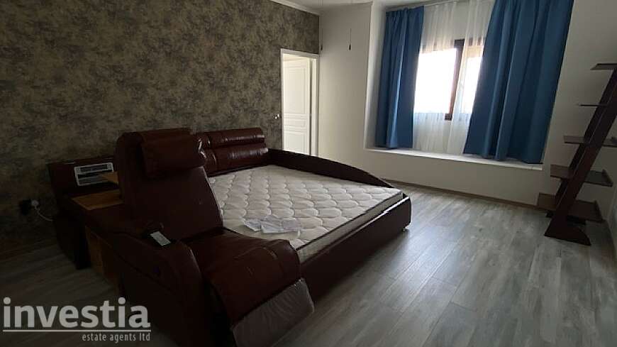 5 bdrm villa for rent/Pyla