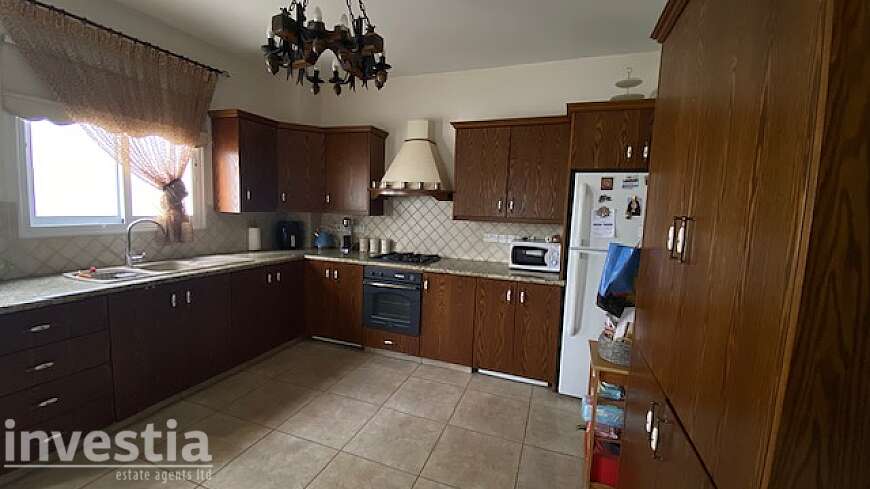 3 bdrm house for rent/Livadhia