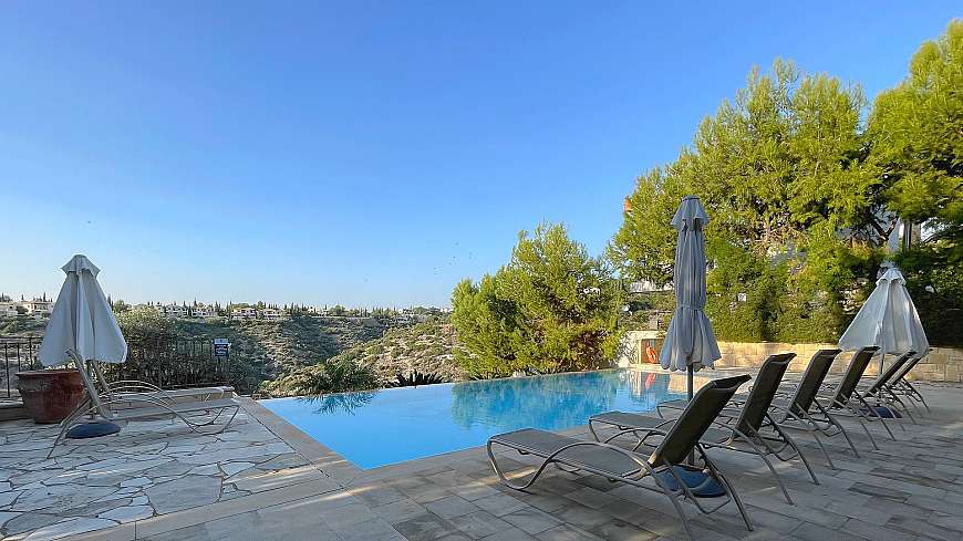 5 bdrm villa for sale/Paphos