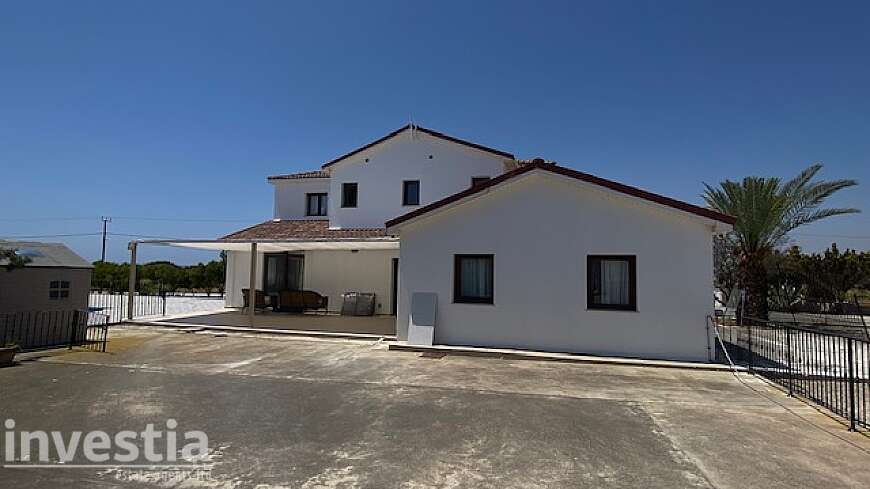 5 bdrm villa for rent/Pyla