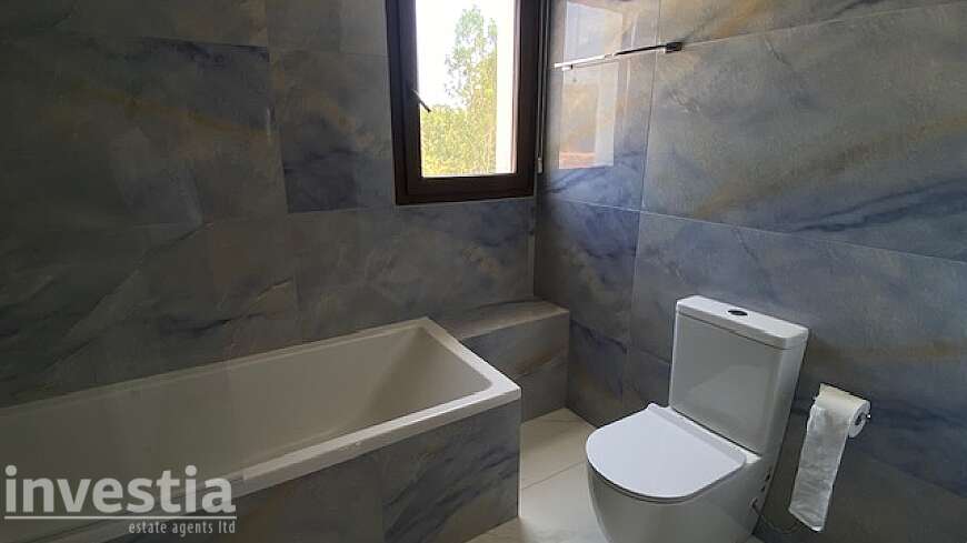 5 bdrm villa for rent/Pyla