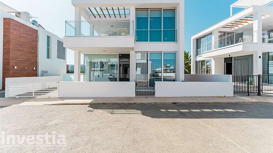 4 Bedroom Villa For Sale in Protaras