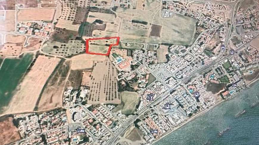 Land off Dhekelia road,near the beach.