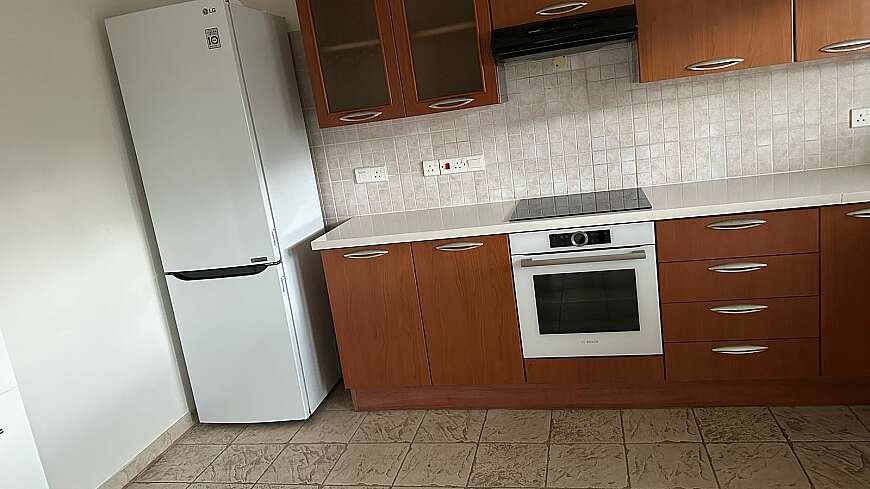 2 bdrm flat for rent/Mall Area