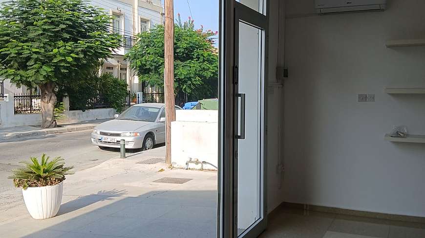 Showroom with studio at the back/Limassol road