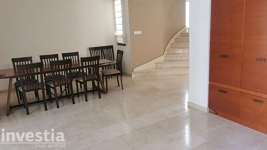 4 bdrm house/New Stadium area