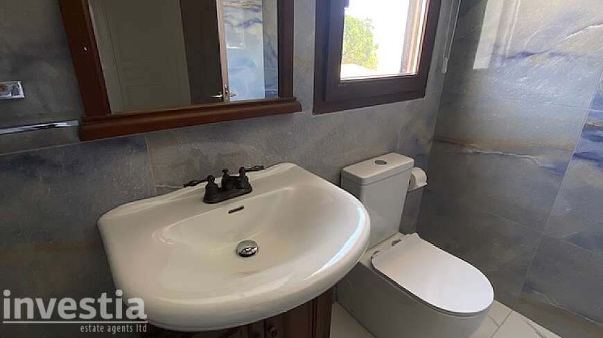5 bdrm villa for rent/Pyla