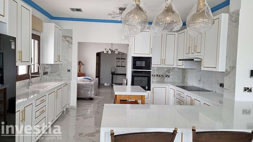 5 bdrm villa for rent/Pyla