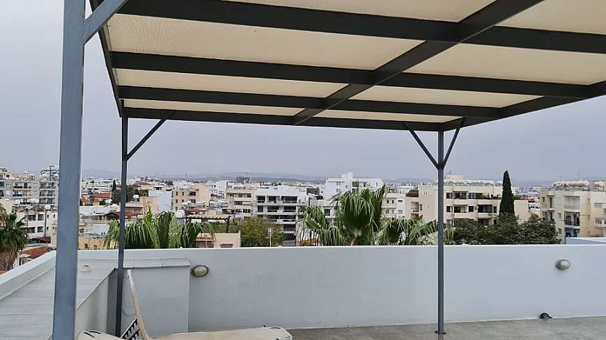 3 bdrm top floor apartment/Larnaca centre