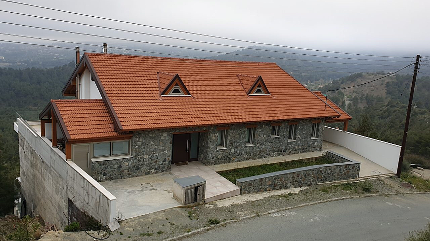 Villa and apartments in Moniatis